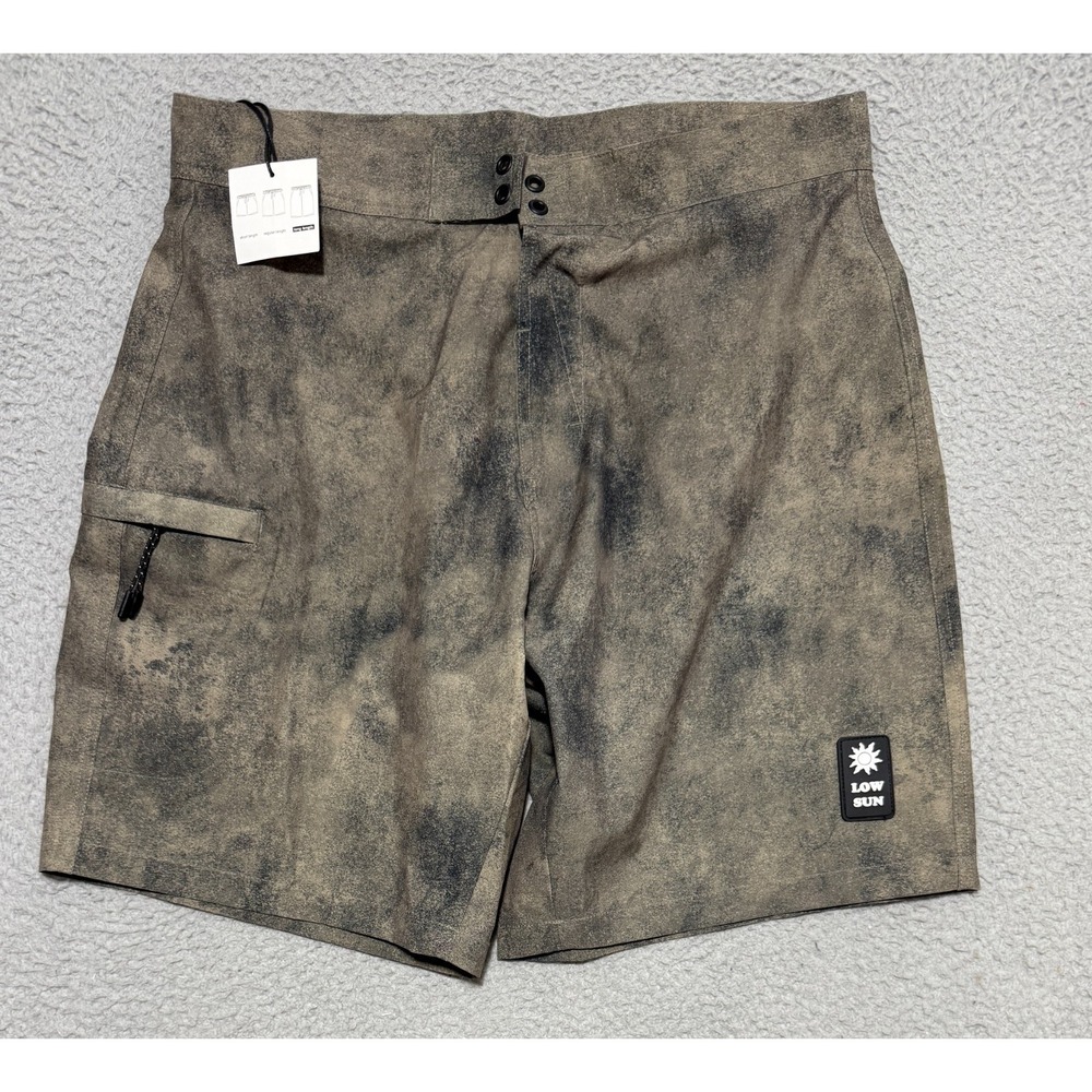 NEW ZARA mens swim trunks board shorts Size Medium 8" inseam - no front string